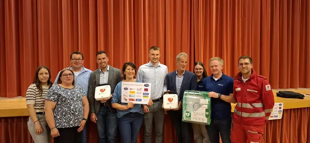 Defibrillator für mehr Sicherheit in Bad Traunstein