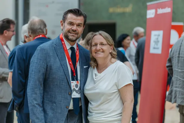 Wiener Städtische Landesdirektor OÖ Klaus Riener und ASKÖ OÖ Landesgeschäftsführerin Anita Rackaseder, MBA. | Foto: MecGreenie