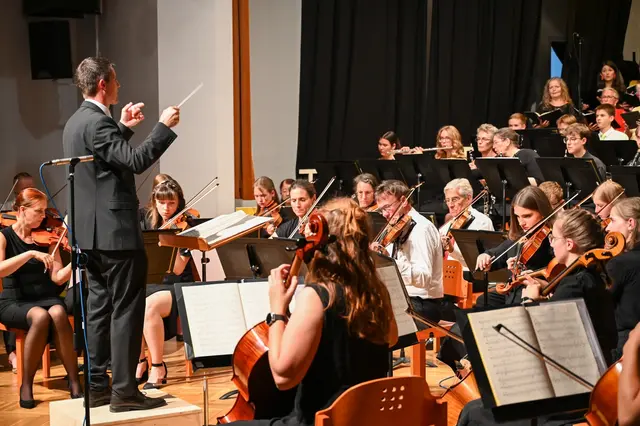 Beide Ensembles sorgten gemeinsam für eine groß angelegte musikalische Darbietung. | Foto: Stadtgemeinde Horn / Langstadlinger