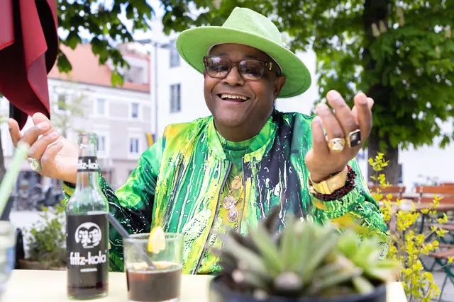 Der Grazer „King of Salsa“ Silvio Gabriel bringt mit seiner Band "Cuba Libre" lateinamerikanische Rhythmen erstmals auch nach Feldkirchen bei Graz.  | Foto: Jorj Konstantinov