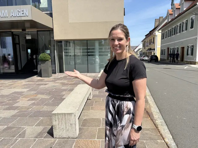 Die stimmungsvolle Hauptbühne am Marktplatz in St. Anna am Aigen wird zum zentralen Treffpunkt des Festivals und bietet Platz für die feierliche Eröffnung und den Abschluss. | Foto: MeinBezirk/Gerda Sammer-Schmidt