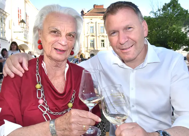 Elisabeth Schöffl-Pöll mit Bürgermeister Stefan Lang | Foto: Herbert Schleich