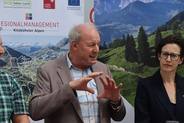 Beim Start des Energieprojekts „Synergie im Unterinntal“ wurde über die künftige regionale Zusammenarbeit gesprochen. Im Bild: Bürgermeister Josef Ritzer  | Foto: Martina Obertimpfler 