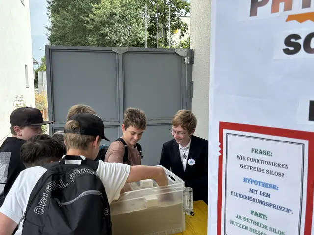Im zweite Siegerprojekt aus der Mittelschule Schwarzach von Nathanael Schaidreiter duellieren sich zwei physikalische Kräfte, die Schwerkraft und die Druckluft.  | Foto: MeinBezirk Salzburg