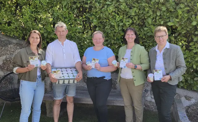 Anita und Josef Bauernfeind, Bezirksbäuerin Katrin Schober, Bauernbund-Bezirksobfrau Barbara Payreder und Landwirtschaftskammer-Vizepräsidentin Rosemarie Ferstl. | Foto: OÖ Bauernbund