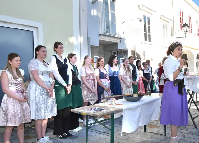 Pädagogen und Schüler der HLT Retz | Foto: Herbert Schleich