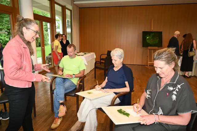 Künstlerin Sabine Freitag präsentierte die Workshop-Reihe "WienerWaldKreativSein". | Foto: Wienerwald Tourismus / Sonja Pohl