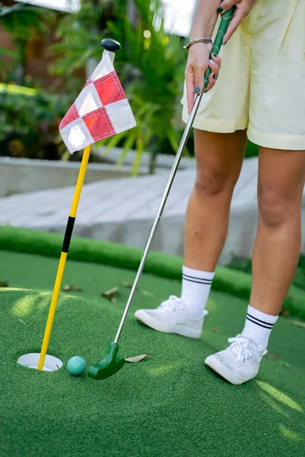 Egal welcher Sport oder welches Spiel, es braucht immer ein paar Grundregeln - so auch beim Minigolf.  | Foto: pexels / Anna Tarazevich