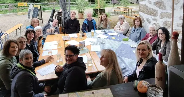 Gruppe beim gemeinsamen Singen. | Foto: Katharina Baumfried