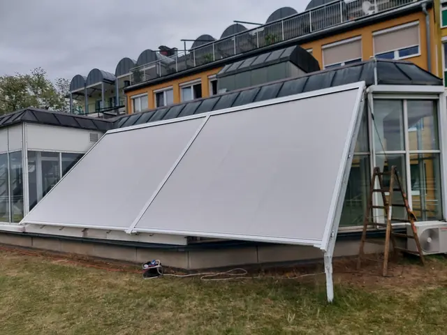 Die Wintergarten Markise X-Line von WoWo ist die ideale Beschattung für Wintergarten und Terrassendach.