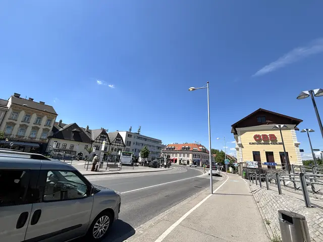 Im Sommer wird sowohl auf Straßen als auch der Bahn gebaut. Verkehrsteilnehmerinnen und Verkehrsteilnehmer müssen sich auf zahlreiche Einschränkungen einstellen. | Foto: MeinBezirk/Seebacher