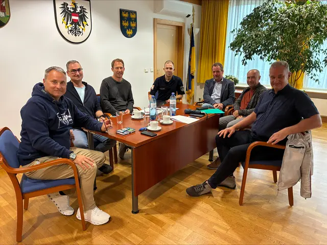 v.l.n.r.: Bgm. Michael Cech, Bauhofleiter Harald Freistetter, Michael Bamberger (NÖ Landesstraßenverwaltung) Johannes Gratz (Polizei Gablitz), GGR. Klaus Frischmann, Bauabteilungsleiter von Gablitz Bernd Bauer, Markus Strasser (Verkehrs-Sachverständiger beim Amt der NÖ Landesregierung) | Foto: Marktgemeinde Gablitz