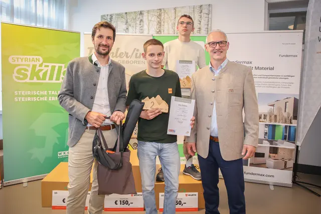 Adrian Goldgruber von der Safner Möbelwerkstätte erreichte beim Landeslehrlingswettbewerb den zweiten Platz. | Foto: WKO Steiermark