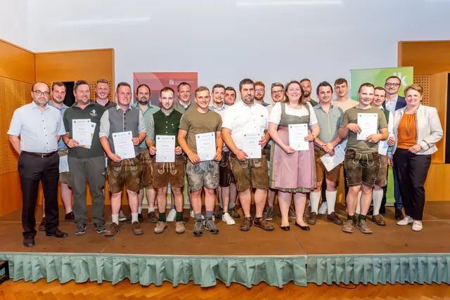 1. Reihe: BBK-Obmannstellvertreter Robert Ehebruster, Karl Scherscher, Matthias Kranzl, Matthias Fragner, Mathias Gruber, Michael Weiß, Kerstin Ringler, Bernhard Haider, Josef Heigl, LK NÖ-Vizepräsidentin Andrea Wagner, 2. Reihe: Martin Haselberger, Alexander Hüttinger, Manuel Halbartschlager, Thomas Berger, Michael Pfaffeneder, Lukas Haag, Oliver Wagner, Thomas Stöger, Markus Weichinger, Florian Prinz, Dominik Haider, LFA NÖ-Leiter Anton Hölzl | Foto: LK NÖ/Pomassl