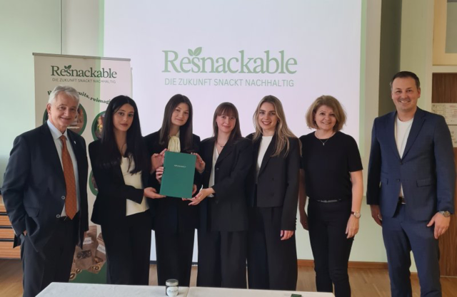 Das Diplomarbeitsteam der HAK Hartberg hofft beim Publikumsvoting auf breite Unterstützung aus der Steiermark. | Foto: Team der VWA