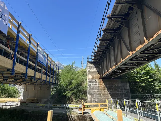 Zum Beispiel wird links ein komplett neues Tragwerk der Brücke über den Werdenberger Binnenkanal gebaut. Totalsperre Bahn Feldkirch-Buchs 
von 14.6. bis 14.10.2026 mit Auswirkungen auf Nah- und Fernverkehr. | Foto: ÖBB/Gasser-Mair