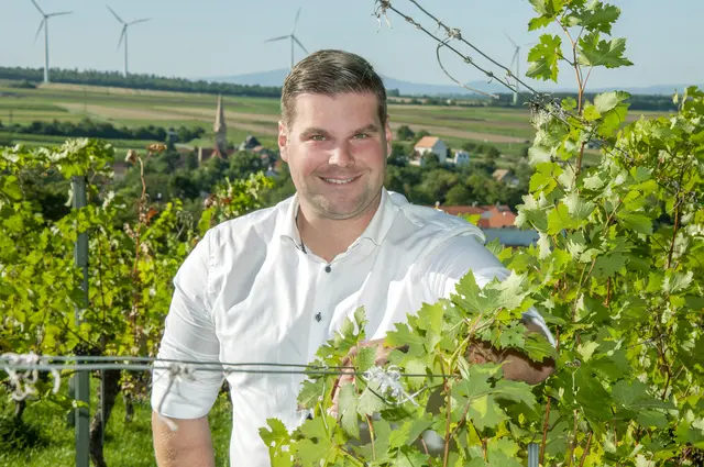 Bgm. Christian Kurz: "Mit der neuen Außenanlage schaffen wir eine moderne, sichere und naturnahe Umgebung, die Bewegung, Kreativität und Gemeinschaft fördert." | Foto: Pöttelsdorf