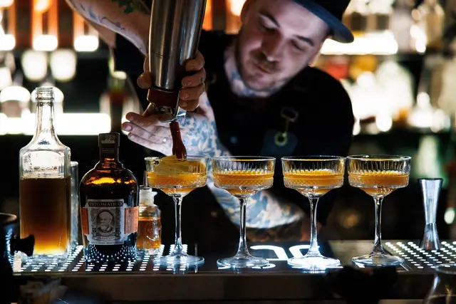 Prost: Im QUBE kommt nur Edles ins Glas. | Foto: Adrian Almasan