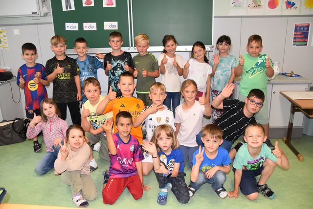 Auch die Schülerinnen und Schüler der 1. und 2. Klasse der Volksschule Kemeten macht der Unterricht Spaß - die Vorfreude auf die Ferien ist aber auch schon vorhanden. | Foto: MeinBezirk/Michael Strini