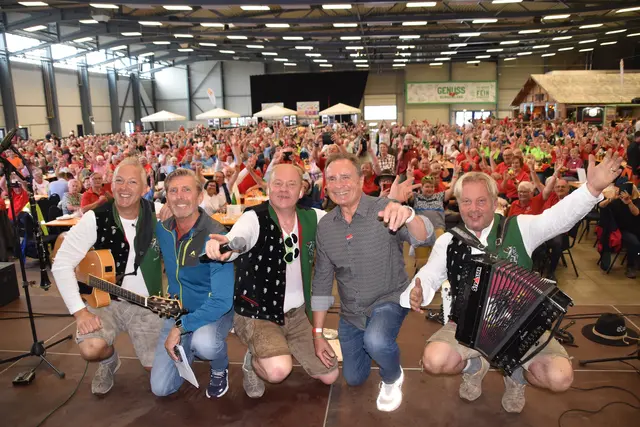 Die Edlseer und der Pensionistenverband Burgenland lud zum 30. Landeswandertag mit Riesenstimmung: Manfred Maier, Helmut Schuster (PVÖ-Landessekretär), Fritz Kristoferitsch, Helmut Bieler (PVÖ-Landespräsident), Andreas Doppelhofer | Foto: MeinBezirk/Michael Strini
