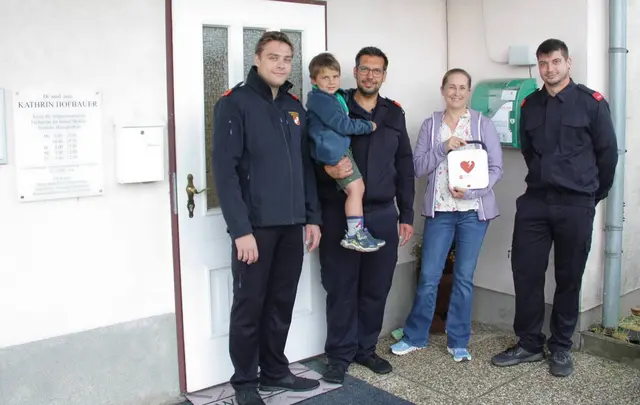 Neuer Defibrillator für Großau installiert