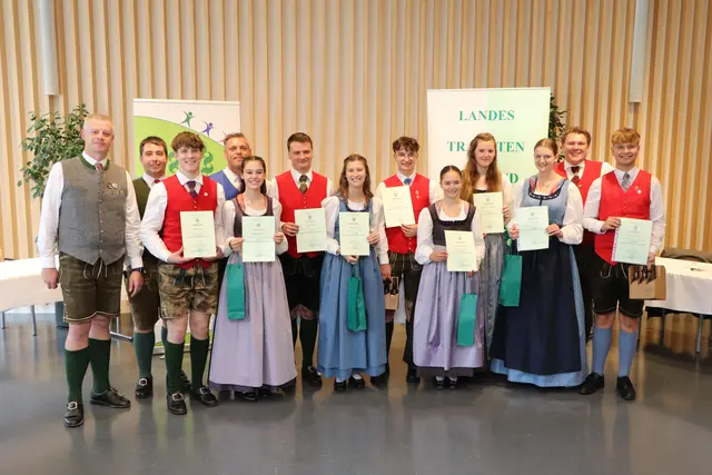 Strahlende Gesichter bei der Verleihung der Abzeichen. | Foto: Trachtenverein Roßecker