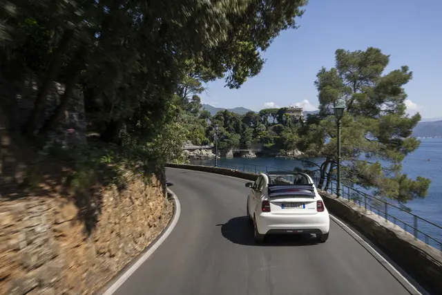 Den limitierten Fiat 500 Dolcevita gibt es ausschließlich als Cabrio ab Juli ab 24.150 Euro. | Foto: Fiat