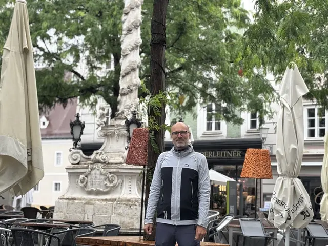 „Hier trifft Geschichte auf das junge Leben der Stadt“, erzählt Fremdenführer Georg Bacher über seinem Lieblingsplatz. | Foto: Lina Chalusch