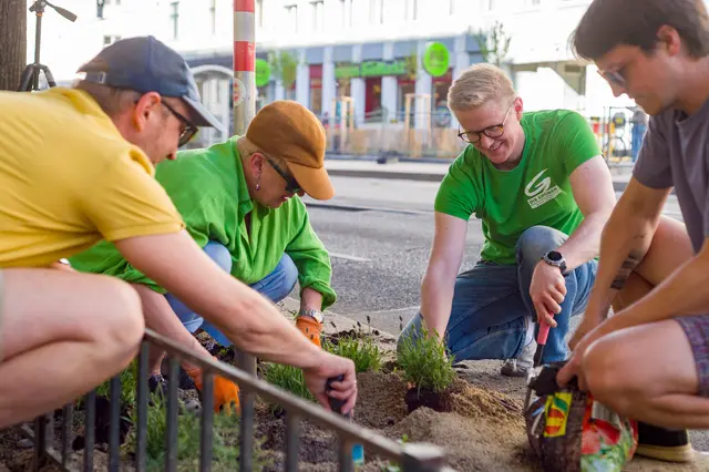 Zweiter von rechts: Grünen Wieden-Sprecher Pascal Riepl. | Foto: Grüne Wieden