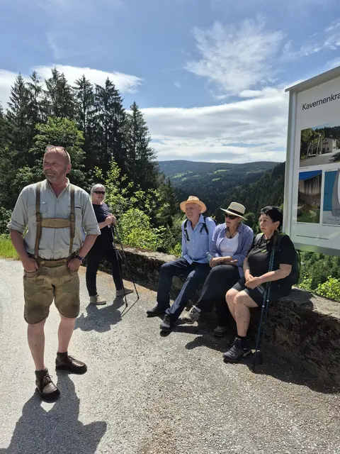 Immer wieder gab es feine Ausblicke und kurze Pausen. | Foto: Holzmann
