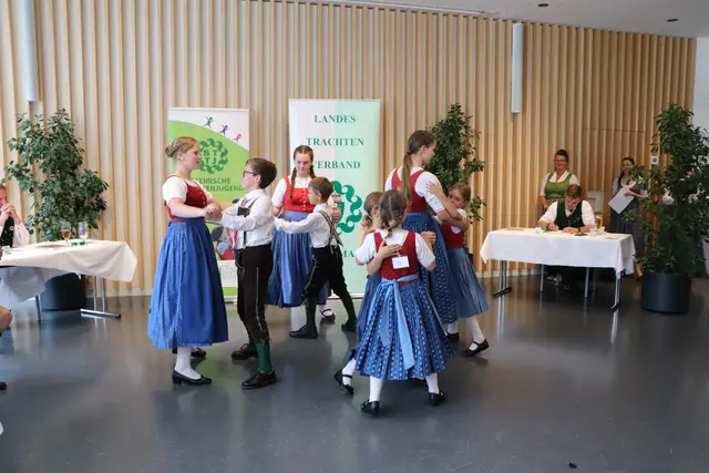 Unter den 29 ausgezeichneten Roßeckern waren auch acht Kinder und Jugendliche. | Foto: Trachtenverein Roßecker