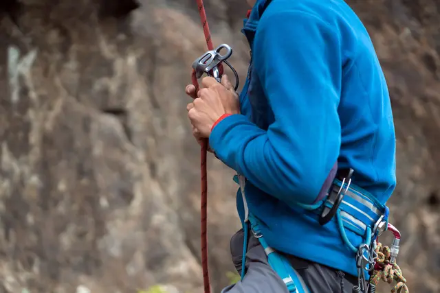 Bei einer Klettertour in der Hallstätter Echernwand entgingen drei Freizeitsportler nur knapp einem gefährlichen Steinschlag. | Foto: PantherMedia / africapink (Symbolfoto)