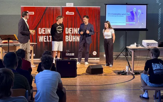 Wiesmather Schüler lernen, Demokratie ist keine Selbstverständlichkeit