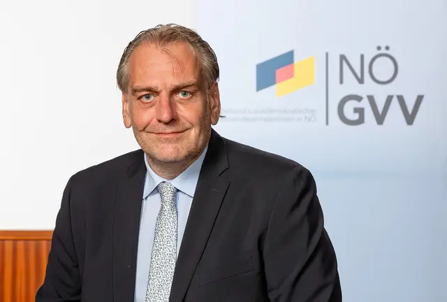 Kollross Andreas vom NÖ Gemeindevertreterverband (NÖ GVV) kritisiert den Aufwand für die Gemeinden scharf und fordert eine Reform der Wahlabwicklung. | Foto:  NÖ GVV Werner Jäger