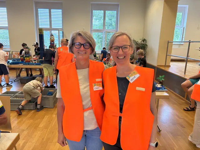 Cornelia Purr (l.) und Irene Messner von der Bücherei Groß St. Florian