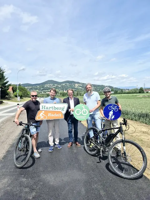 5 Männer eröffnen neuen Rundweg