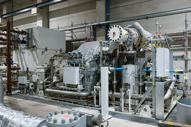 14,5 MW Turbine der Firma TGM Kanis Turbinen GmbH, deckt zukünftig mindestens 70 % des Eigenstrombedarfs. | Foto: Egger