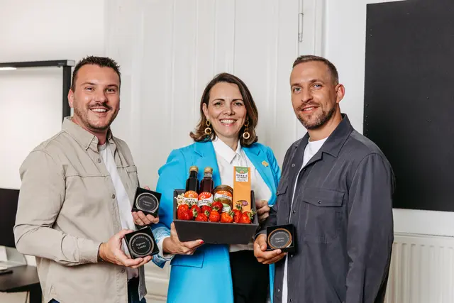 TAI Werbe Grand Prix: Agenturchef Dominik Scherz, Leitung "So schmeckt Niederösterreich" Elisabeth Harreither-Pramreiter und Agenturpartner Lu | Foto: Streibel