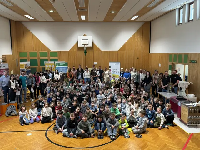 Die dritten und vierten Jahrgänge der Volksschulen Söding und St. Johann im Södinger Turnsaal | Foto: Kreative Lehrlingswelten