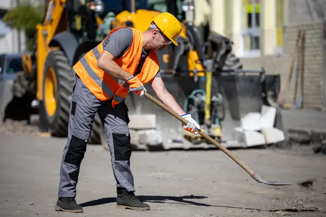 Straßenbaiarbeiten im Bezirk Waidhofen/Thaya (Symbolfoto) | Foto: stock.adobe.com/zphoto83