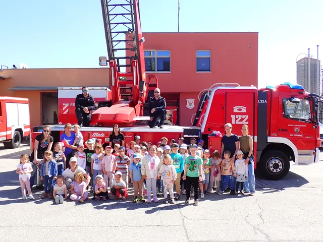 Die Kinder freuten sich über einen spannenden und interessanten Besuch bei der Freiwilligen Feuerwehr Völkermarkt. Das Team des Hilfswerk-Kindergartens dankt der Kameradschaft für die tolle Organisation und Durchführung.  | Foto: Hilfswerk Kärnten