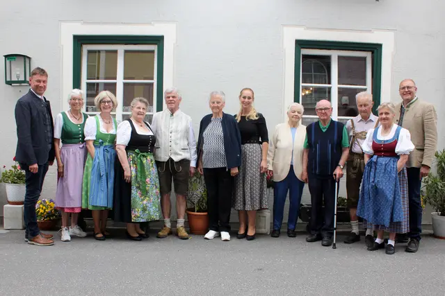 Im Bild von links: Bgm. DI Andreas Kaiser, Johanna Pritz (80. Geburtstag) mit Schwiegertochter Renate, Marianna &amp; Paul Moser (80. Geburtstag), Rosa Bogensperger (90. Geburtstag) mit Schwiegertochter Marita, Mathilde &amp; Hans Mandl (Diamantene Hochzeit), Brigitta &amp; Paul Perner (Goldene Hochzeit), Vizebgm. Hans Josef Kren | Foto: Marktgemeinde Mariapfarr