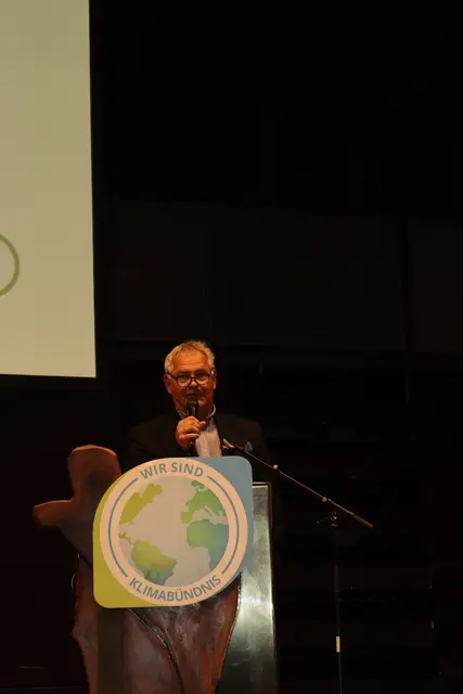 „Dieser Beitritt zum Klimabündnis als Schulverband ist ein wichtiger Schritt für die Region“, betonte St. Antons Bürgermeister Helmut Mall.  | Foto: Elisabeth Zangerl