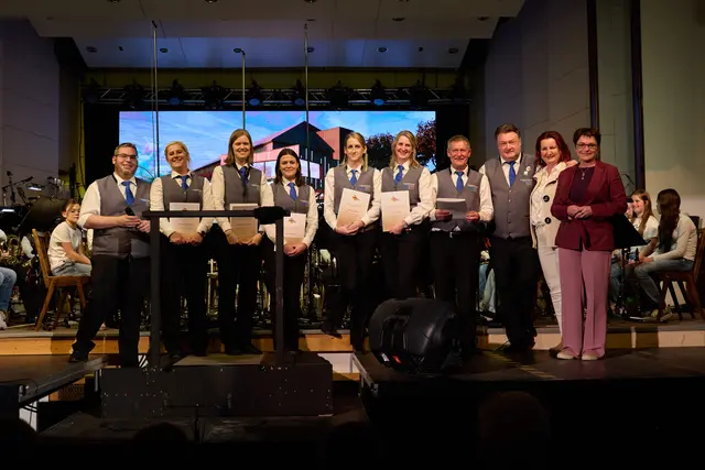 Bei den Frühlingskonzerten 2026 wurden auch verdiente Musikerinnen und Musiker ausgezeichnet. | Foto: Martin Drussnitzer