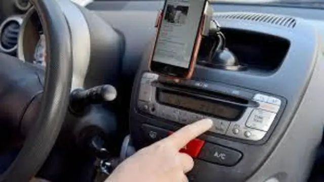 Autoradio tauschen: Lautsprecher, Blende und Adapter prüfen