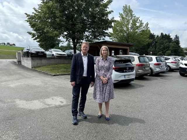 Bürgermeister Manfred Hofinger und Landeshauptmann-Stellvertreterin Christine Haberlander.