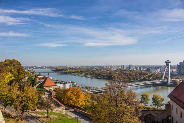 Bratislava ist nach dem isländischen Reykjavik und dem neuseeländischen Auckland die drittgrünste Stadt der Welt – und nur 55 Kilometer Luftlinie von Wien entfernt. | Foto: Ernst Gruber