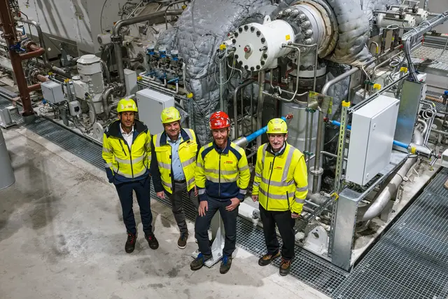 Werksleitung St. Johann vor der neuen Turbine: Mario Sevignani, Michael Happ, Johannes Salvenmoser, Martin Reinberger. | Foto: Egger