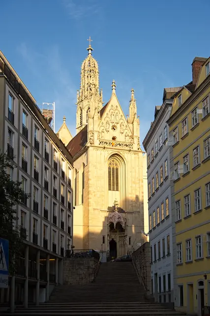 Maria am Gestade im warmen Abendlicht