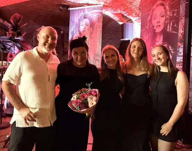 Freuen sich über die gelungenen Premiere: Louis Kiefer, Jasmin Holzmann-Kiefer, Valerie Safran, Cosima Hassel und Nina Lindner | Foto: Valerie Safran 